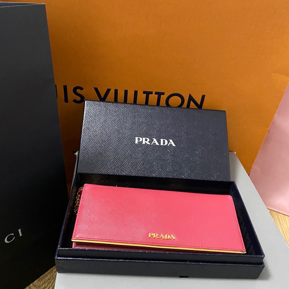 PRADA/Saffiano/Fuschia/Leather Wallet/chain
